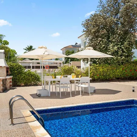 Vilă Claudine's Haven By Ezoria Ayia Napa